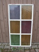 Eisenfenster mit sechs Glasfeldern, Buntverglasung, sehr guter Zustand.