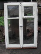 Antikes Fenster zweiflügelig mit kleiner Lüftungsklappe, original Rahmen, bestes Lärchenholz