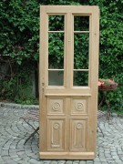 Elegante schmale ehemalige Nebeneingangs-Haustüre in Nadelholz, auch als Innentüre bestens geeignet