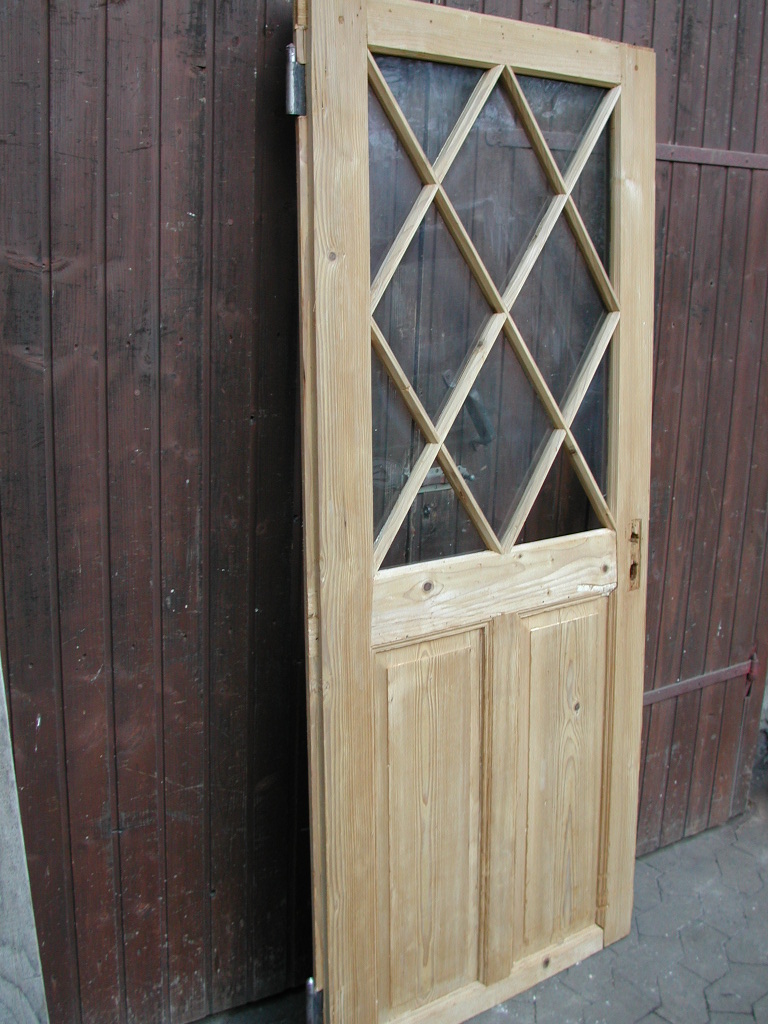 Historisches Zimmertürblatt, Nadelholz, Holzsprosse mit auf Spitze stehende Raute