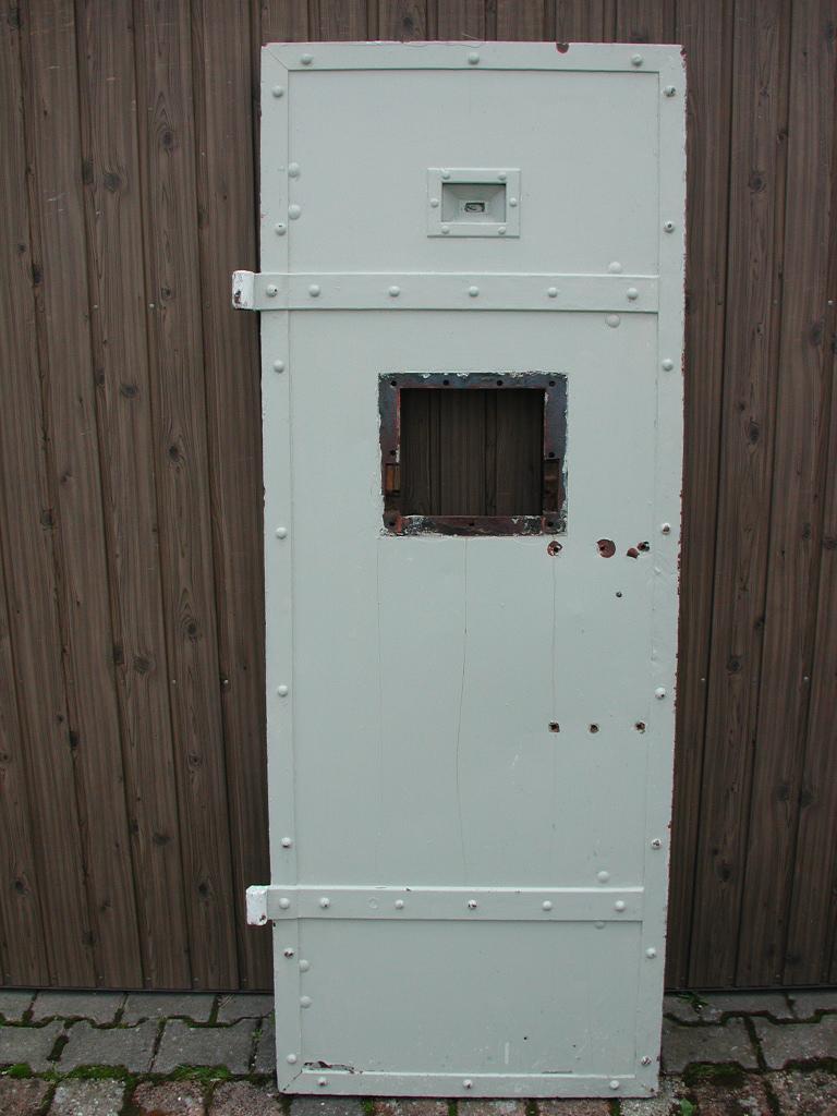 Schwere sichere massive Gefängnistüre, ohne Klappe u. Schloss